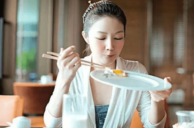 可能引发这4种明显症状千万不可掉以轻心爱游戏app手机版幽门螺杆菌乘虚而入：(图5)